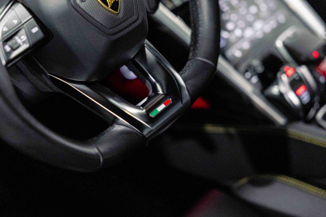 Used 2022 Lamborghini Urus image 48