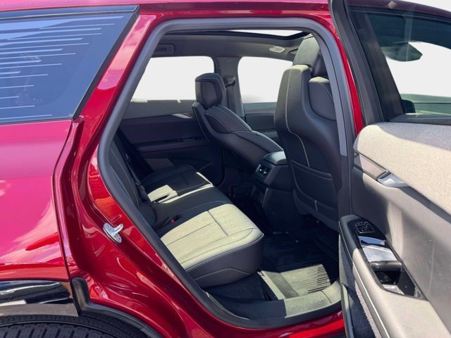 Certified 2025 Cadillac Optiq Sport 2 w/ LPO, Floor Liner Package AWD/4WD image 16