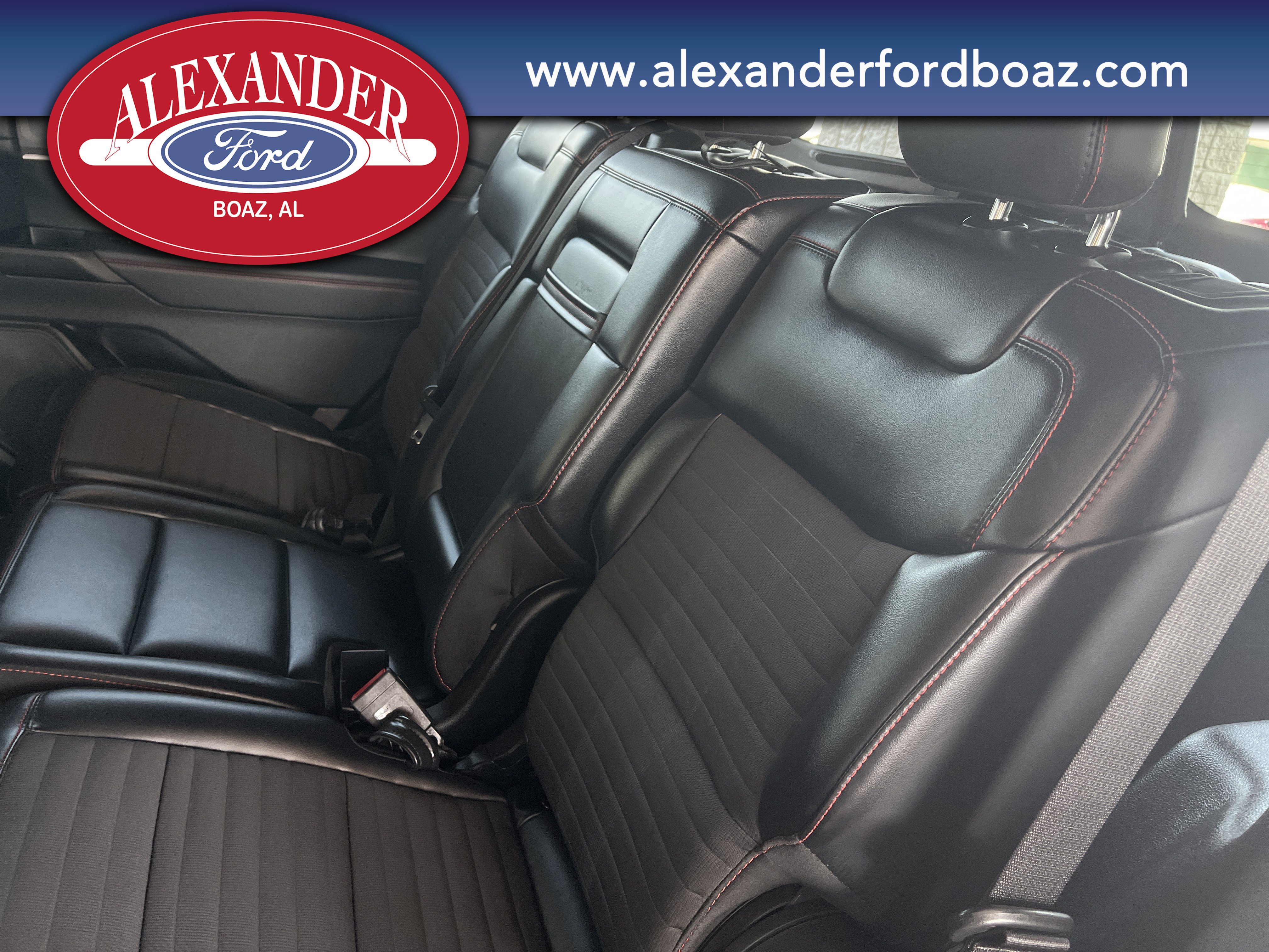 Used 2025 Ford Explorer ST-Line w/ ST-Line Street Pack image 14