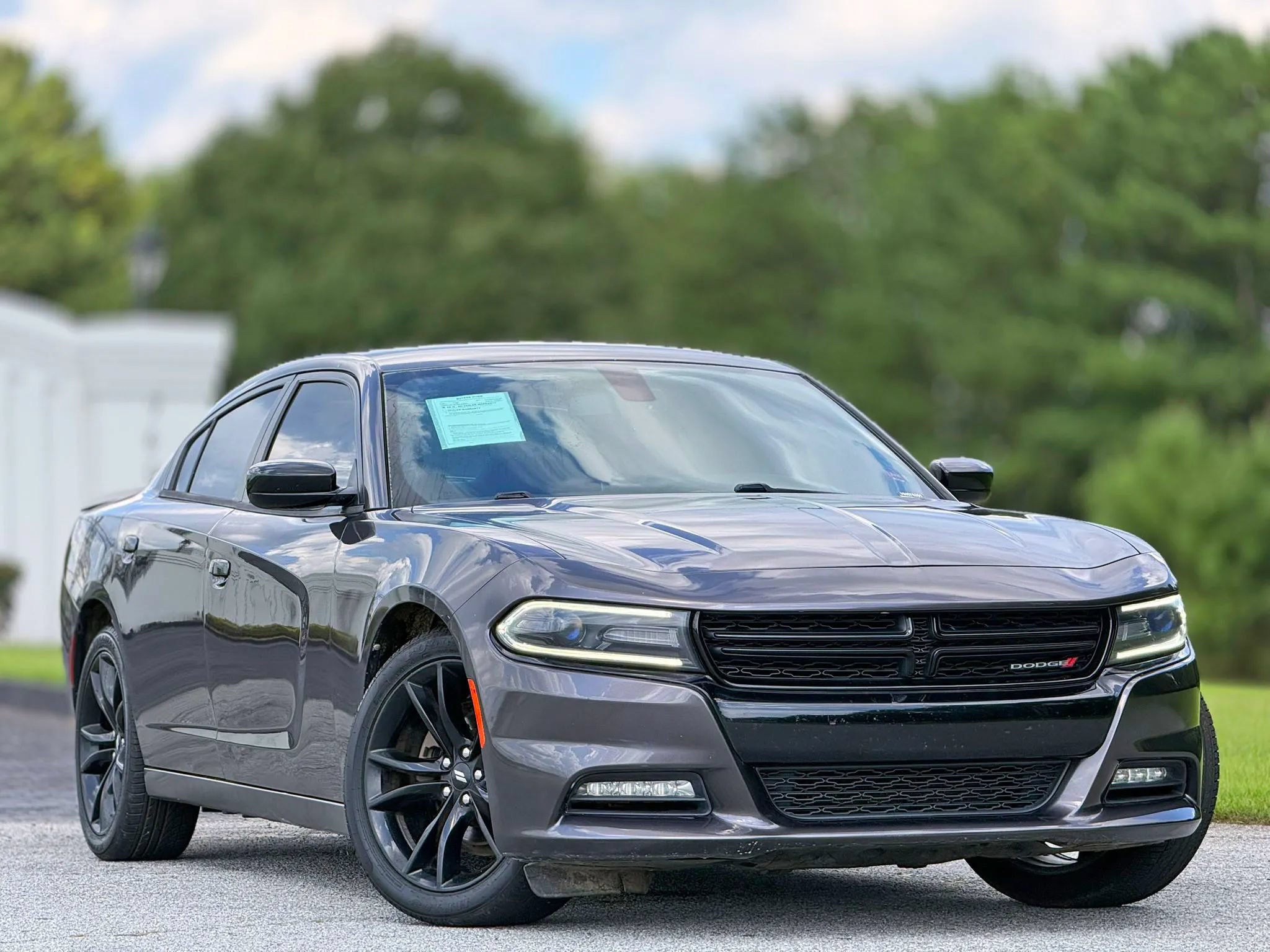 Used 2017 Dodge Charger SXT w/ Blacktop Package RWD image 4