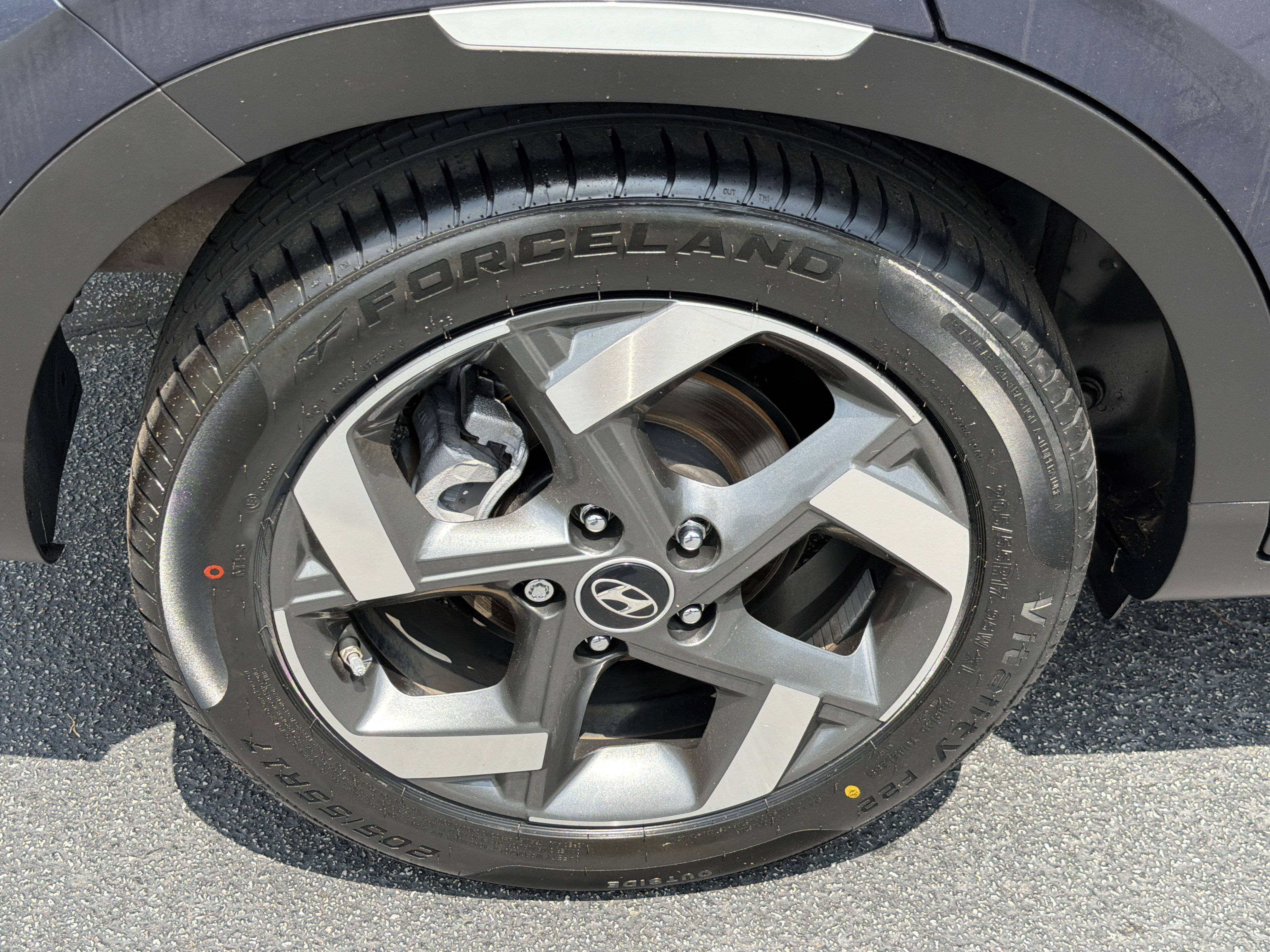 Used 2023 Hyundai Venue Limited FWD image 17