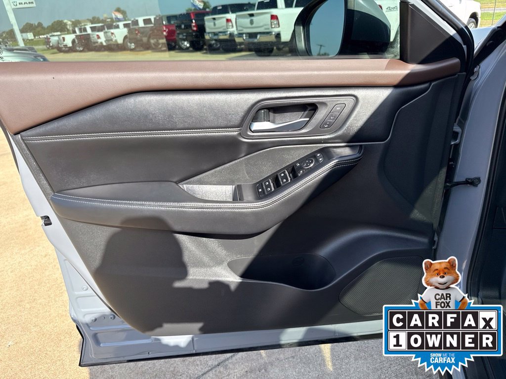 Used 2023 Nissan Rogue SL w/ SL Premium Package FWD image 6