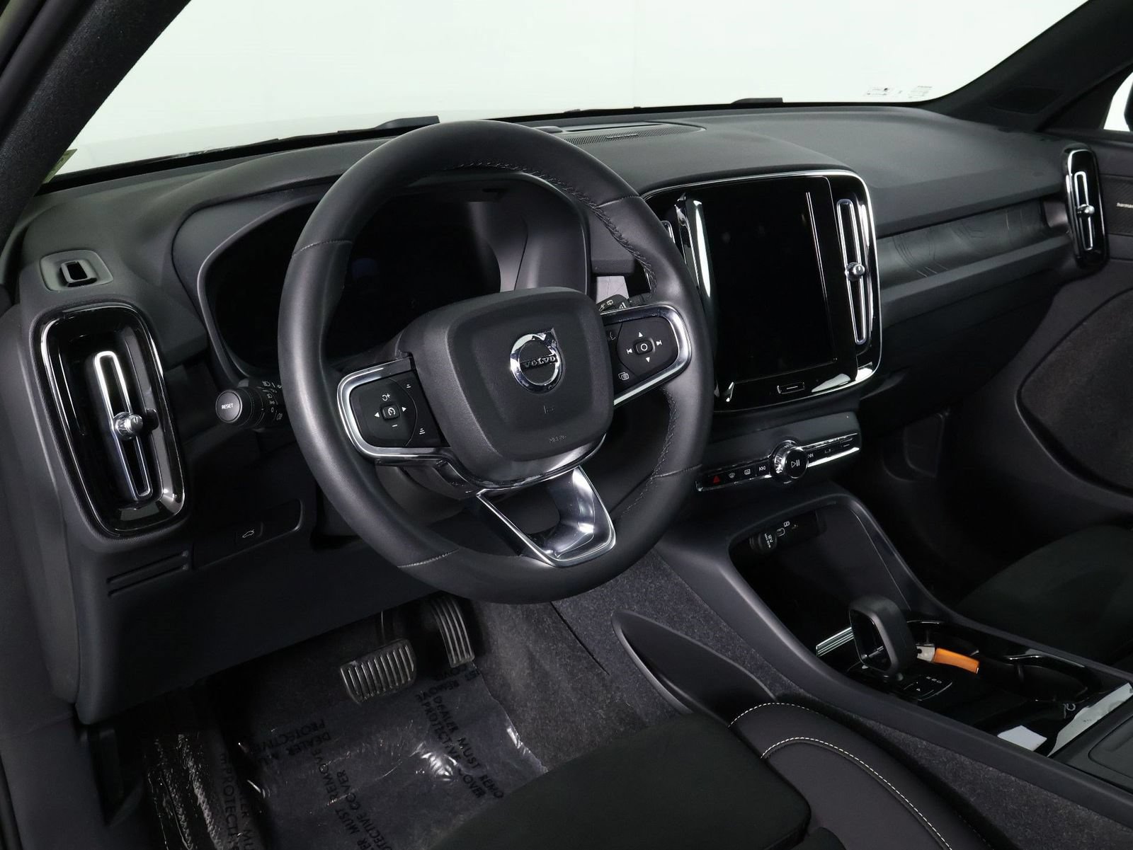 Certified 2023 Volvo XC40 Recharge Ultimate w/ Protection Package Premier AWD/4WD image 14