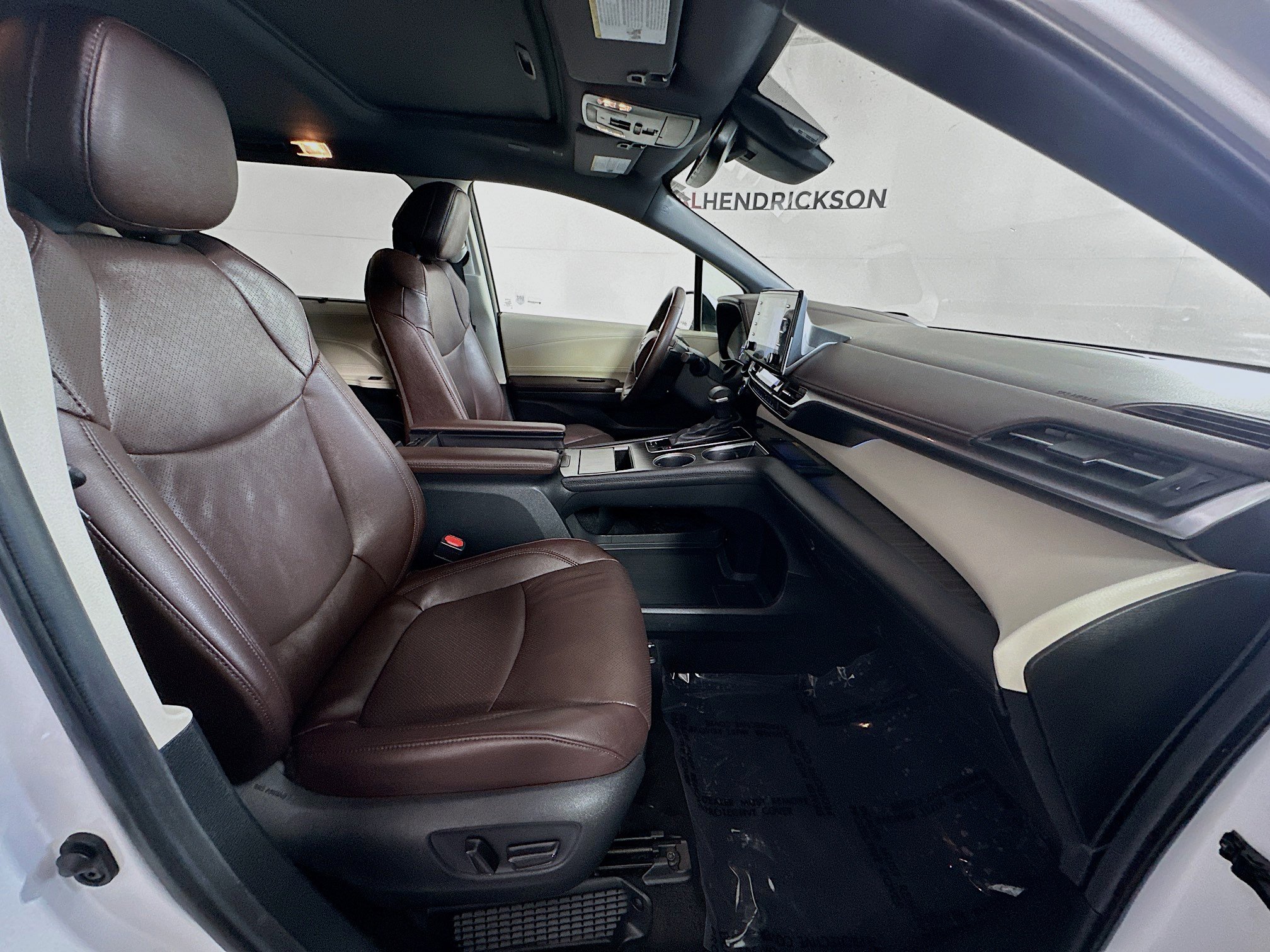 Used 2024 Toyota Sienna Platinum image 28