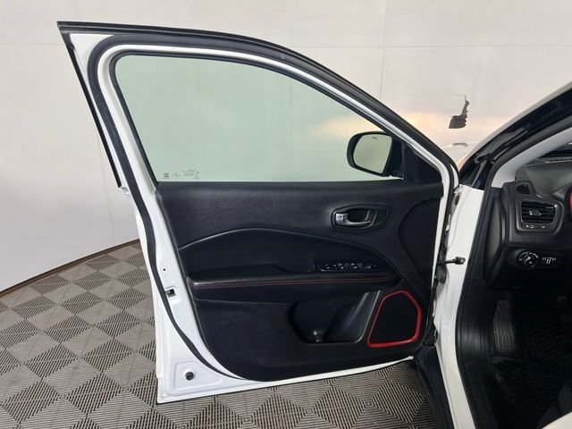 Certified 2019 Jeep Compass Trailhawk w/ Cold Weather Group AWD/4WD image 18
