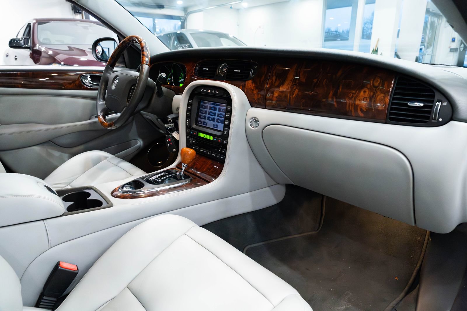 Used 2005 Jaguar XJ8 image 27