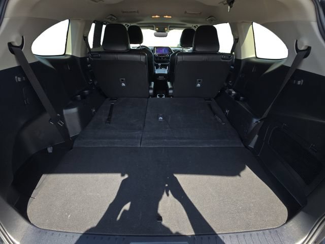 Used 2023 Toyota Highlander XLE AWD/4WD image 12
