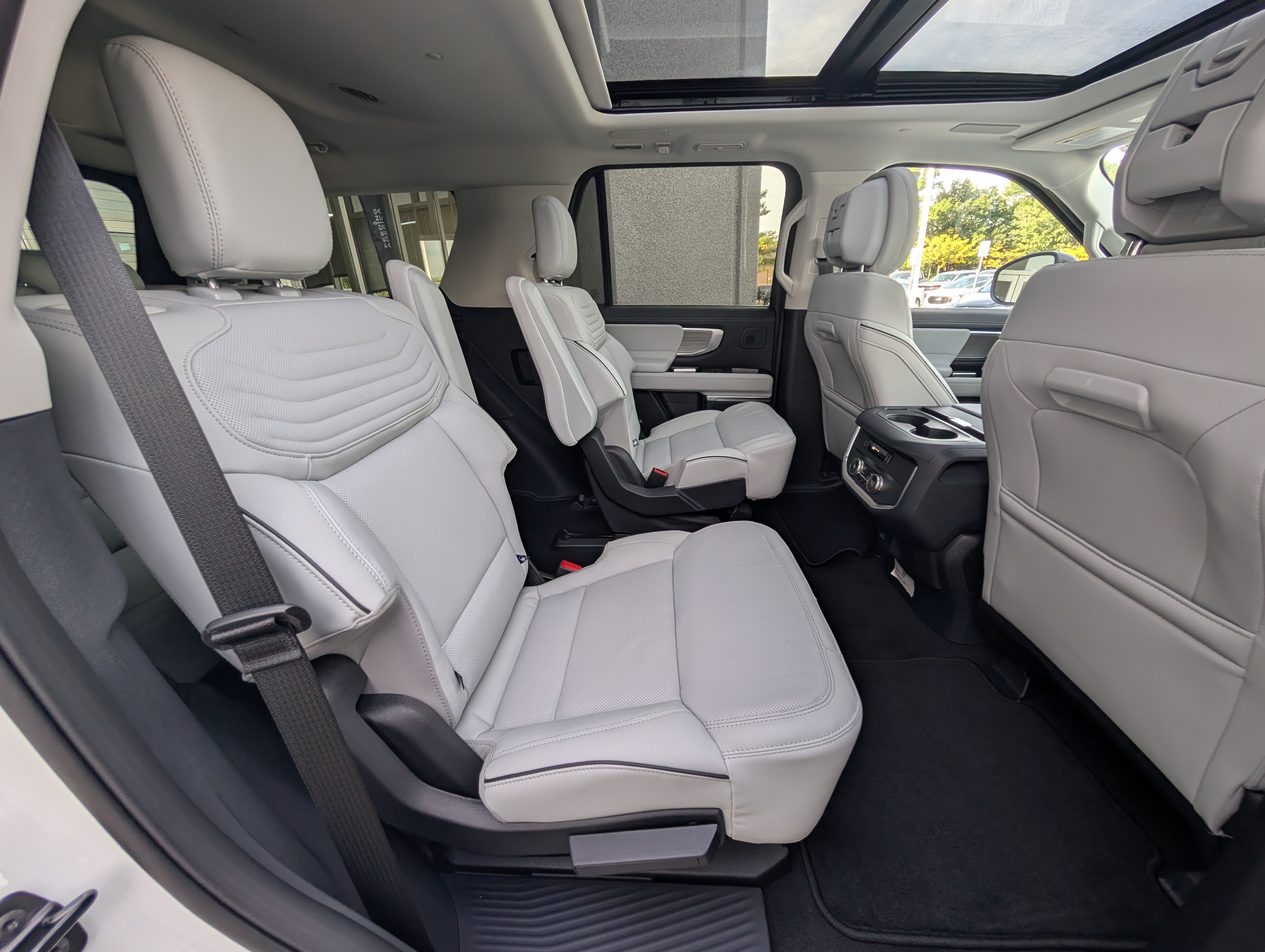 New 2027 Ford Expedition Platinum w/ Platinum Ultimate Package AWD/4WD image 7