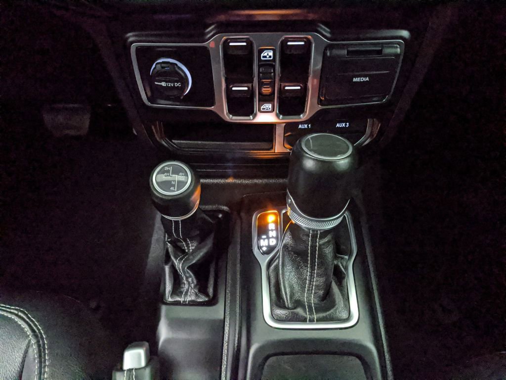 Used 2023 Jeep Wrangler Unlimited Sahara w/ Cold Weather Group image 16