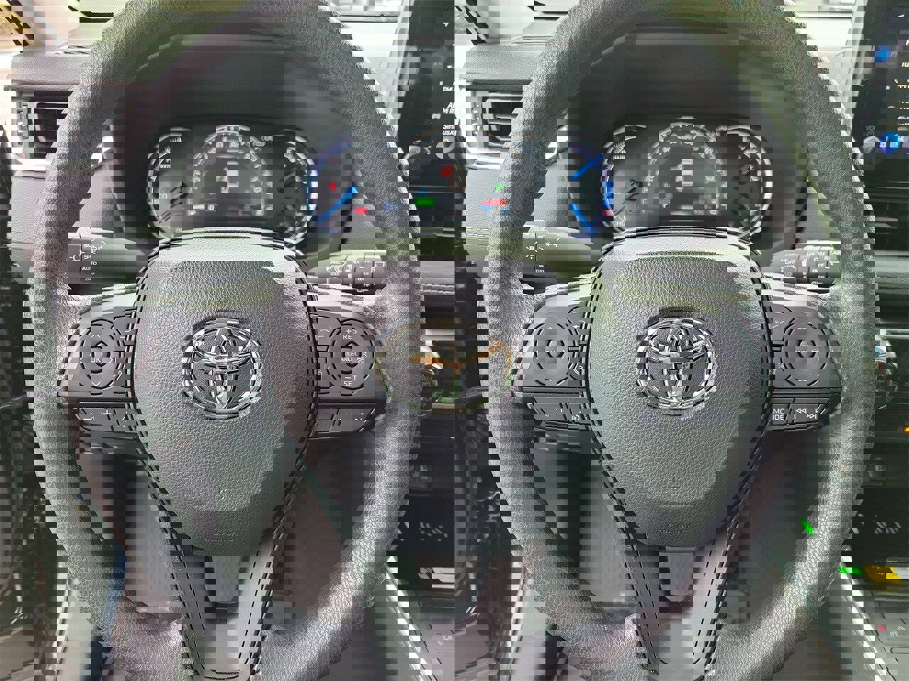 Used 2025 Toyota RAV4 XLE image 20