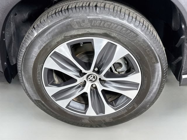 Certified 2021 Toyota Highlander XLE FWD image 35