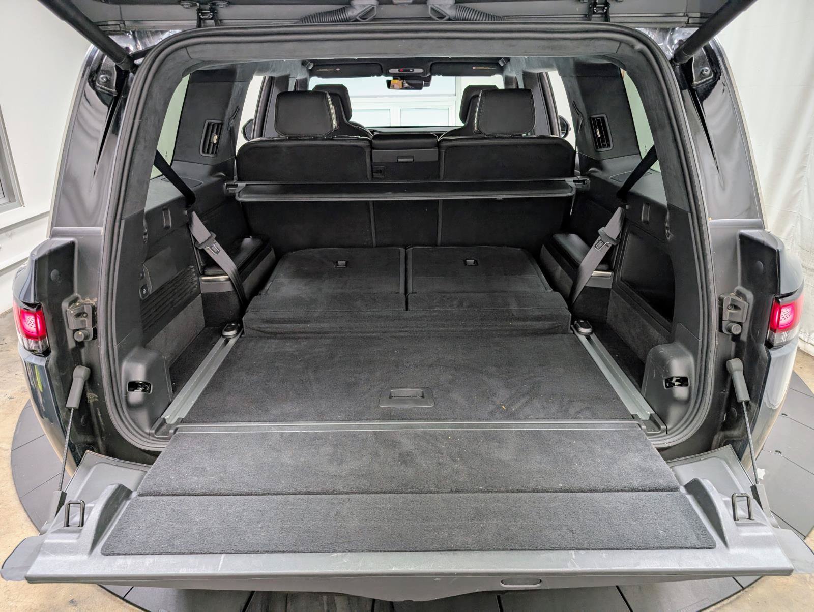Used 2025 Rivian R1S Adventure AWD/4WD image 30