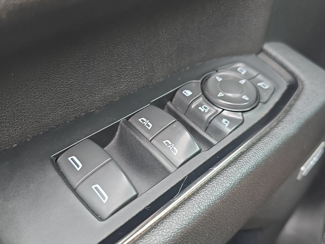 Used 2024 GMC Sierra 2500 AT4 w/ AT4 Preferred Package AWD/4WD image 25