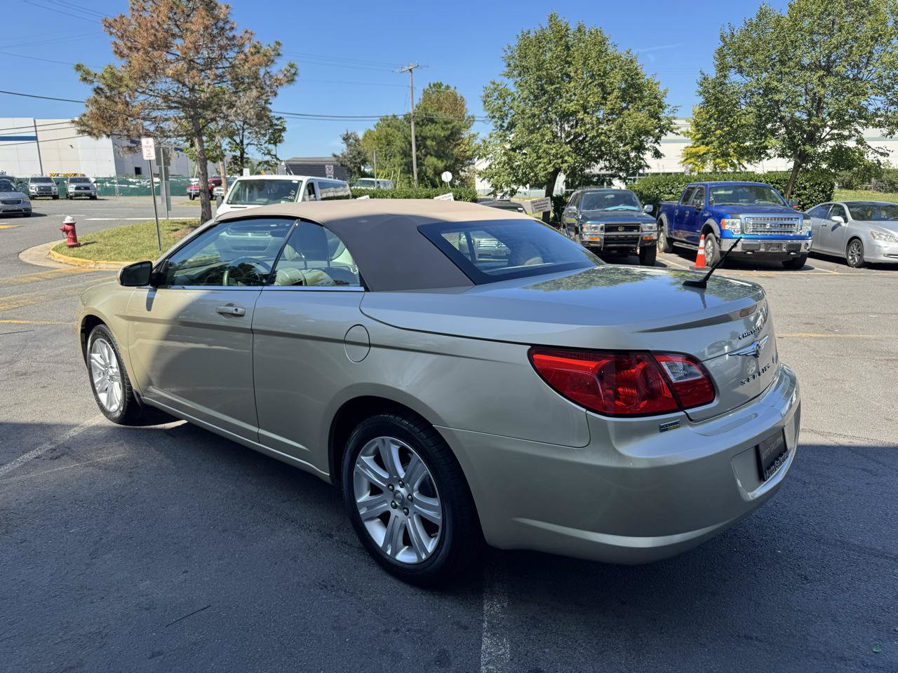 Used 2010 Chrysler Sebring Touring w/ Navigation & Sound Group I FWD image 32