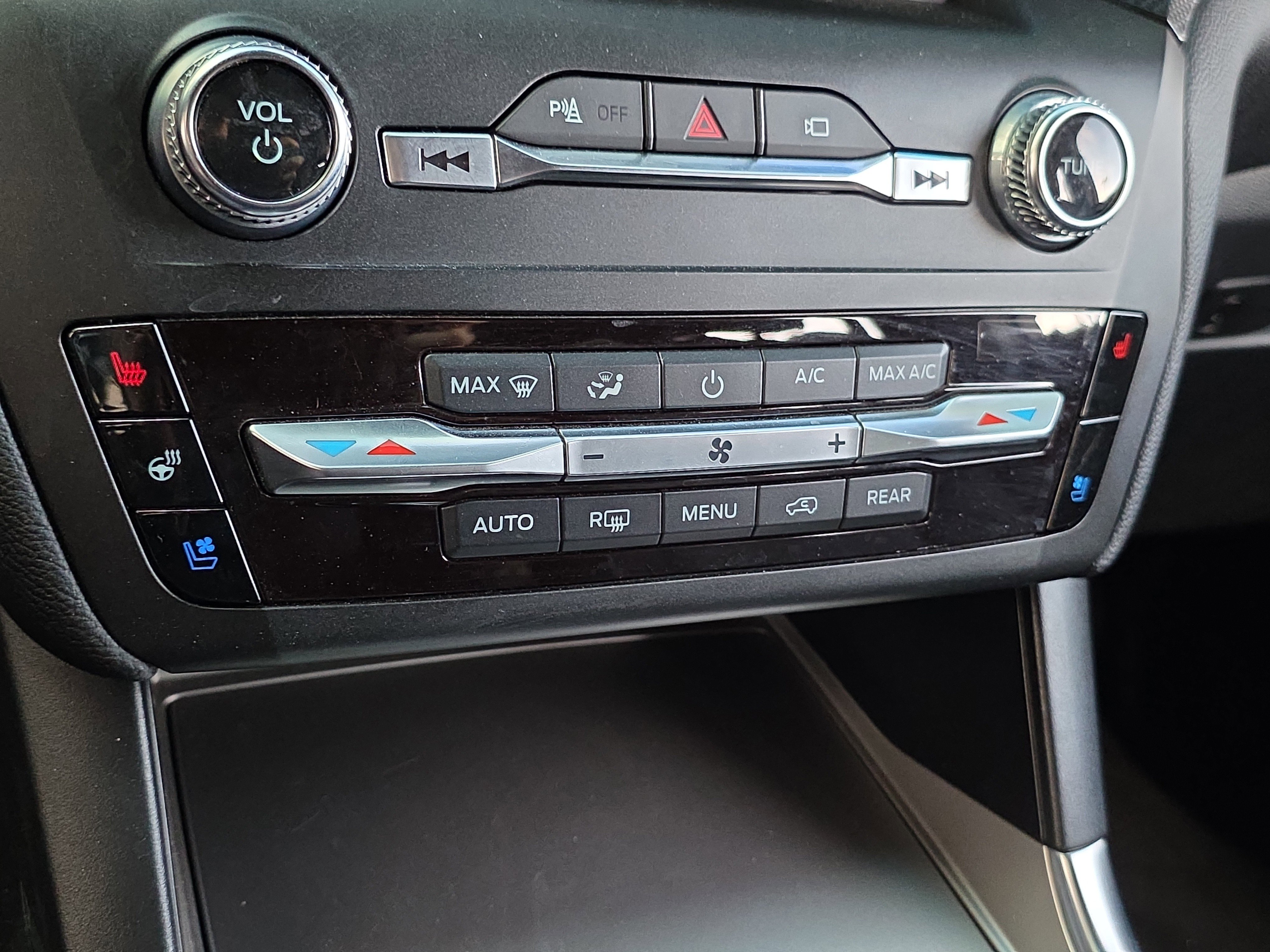 Used 2020 Ford Explorer ST image 22