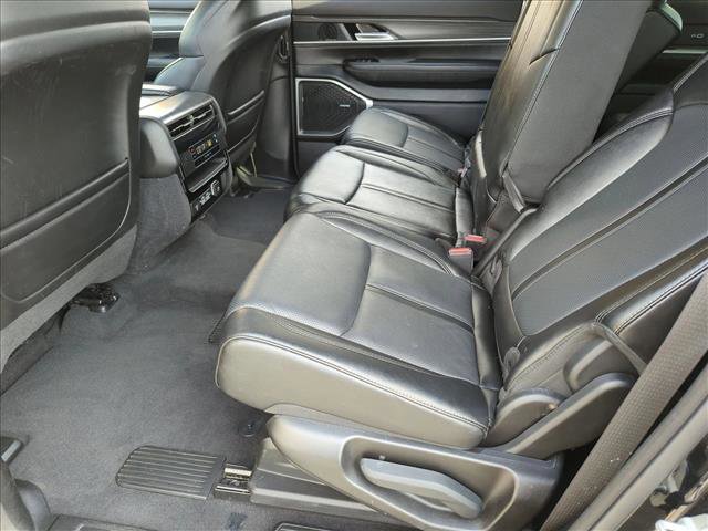 Used 2024 Jeep Wagoneer L Series II w/ Flexible Seating Group image 18