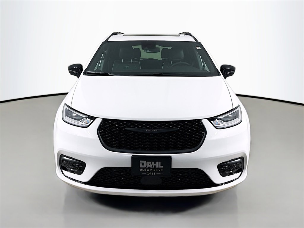 New 2026 Chrysler Pacifica Limited image 2