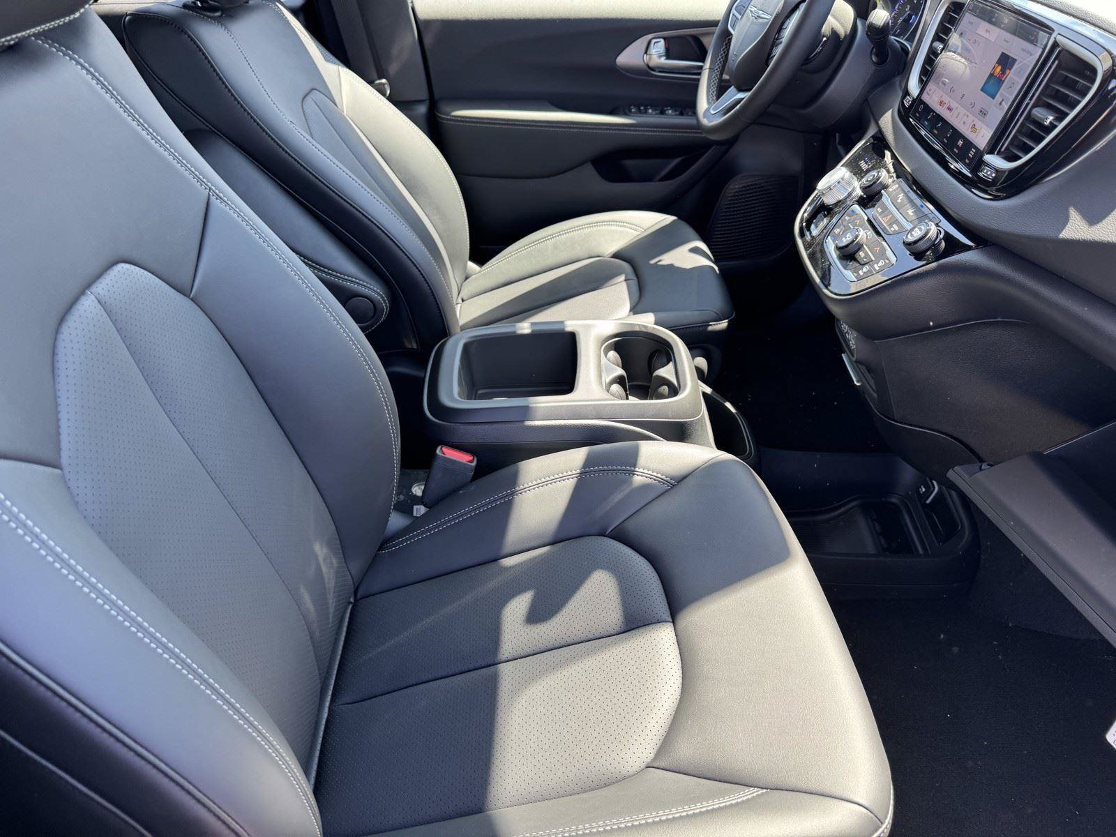 New 2025 Chrysler Voyager LX FWD image 9