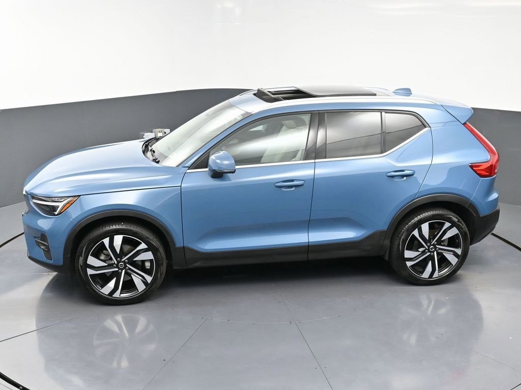 Used 2024 Volvo XC40 B5 Ultimate w/ Protection Package image 48