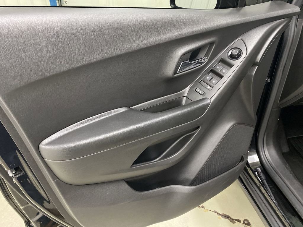 Used 2021 Chevrolet Trax LT image 20