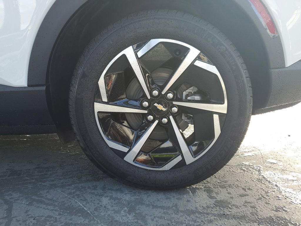 New 2026 Chevrolet Equinox EV LT image 5