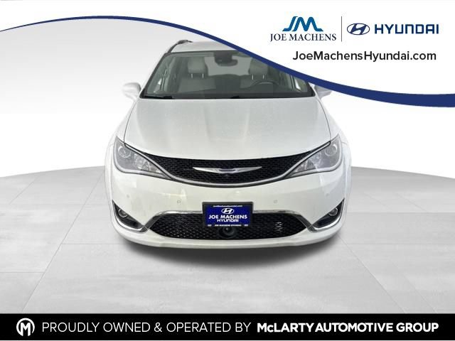 Used 2020 Chrysler Pacifica Touring-L Plus w/ Tire & Wheel Group FWD image 4