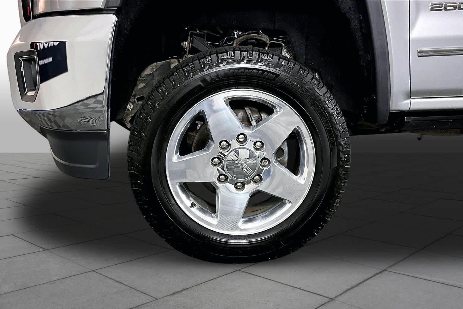 Used 2015 GMC Sierra 2500 SLT AWD/4WD image 11