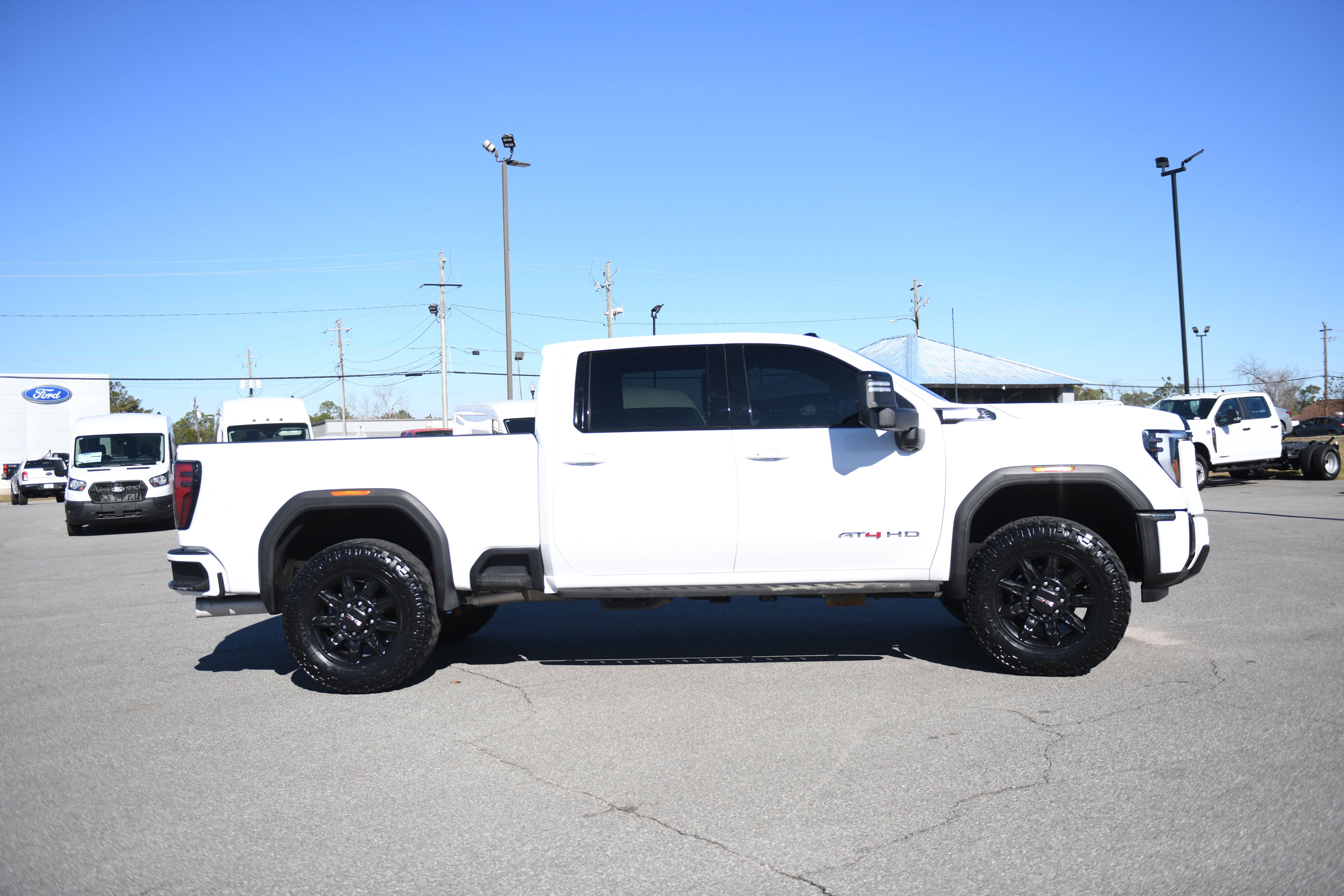 Used 2024 GMC Sierra 2500 AT4 w/ Technology Package image 11