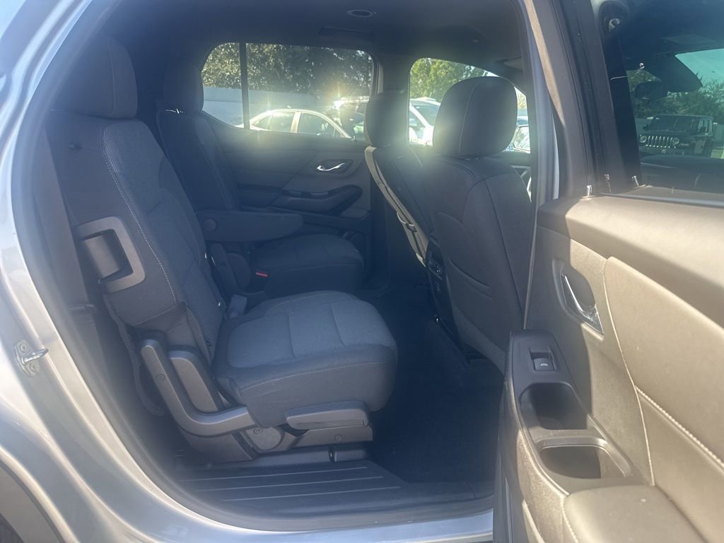 Used 2022 Chevrolet Traverse LT image 9