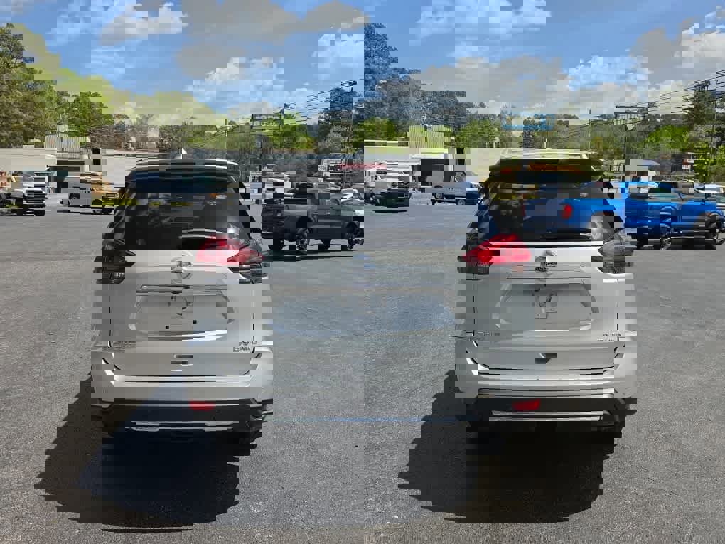 Used 2019 Nissan Rogue SV image 4