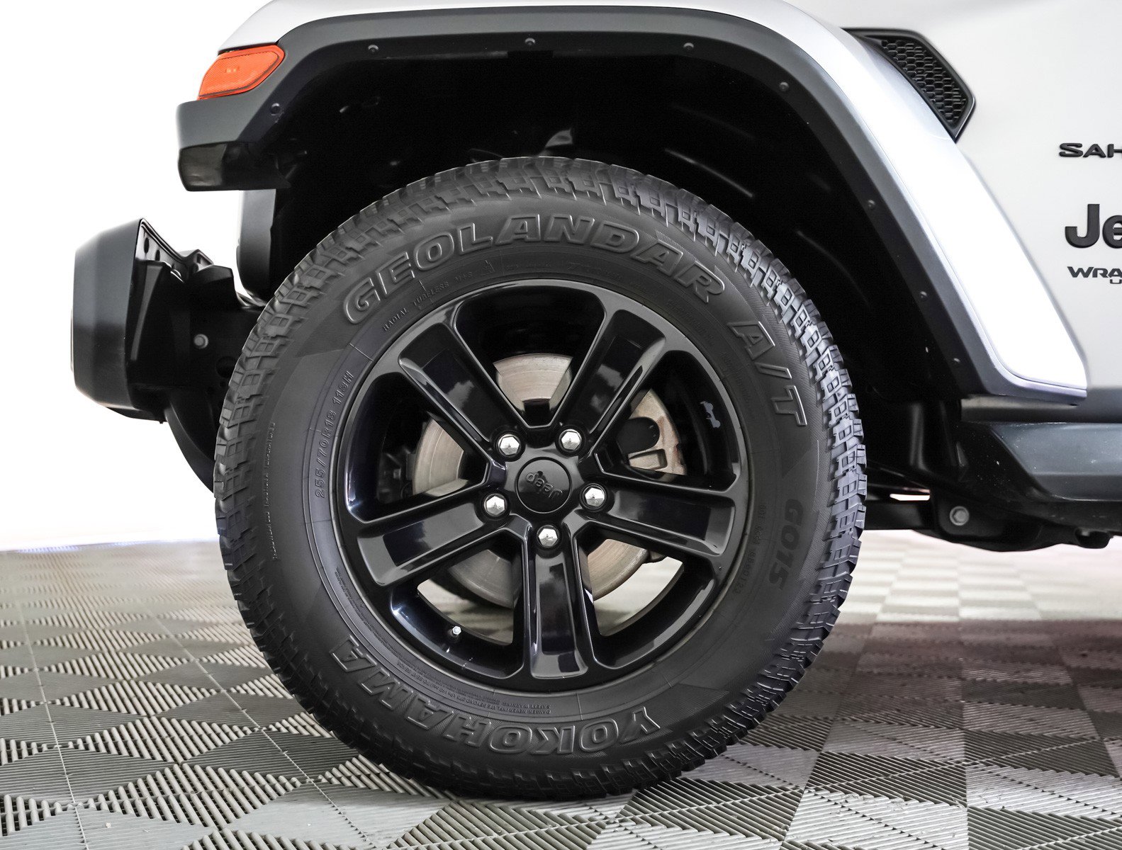 Used 2019 Jeep Wrangler Unlimited Sahara image 6