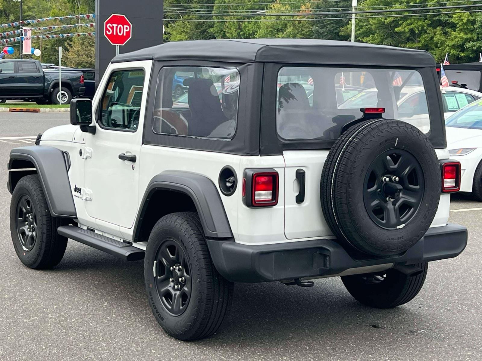 Used 2025 Jeep Wrangler Sport AWD/4WD image 3