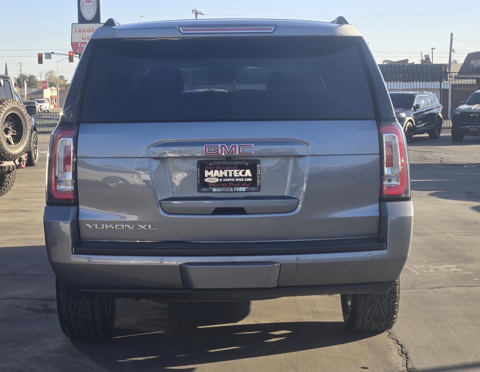 Used 2020 GMC Yukon XL SLE w/ SLE Value Package RWD image 4