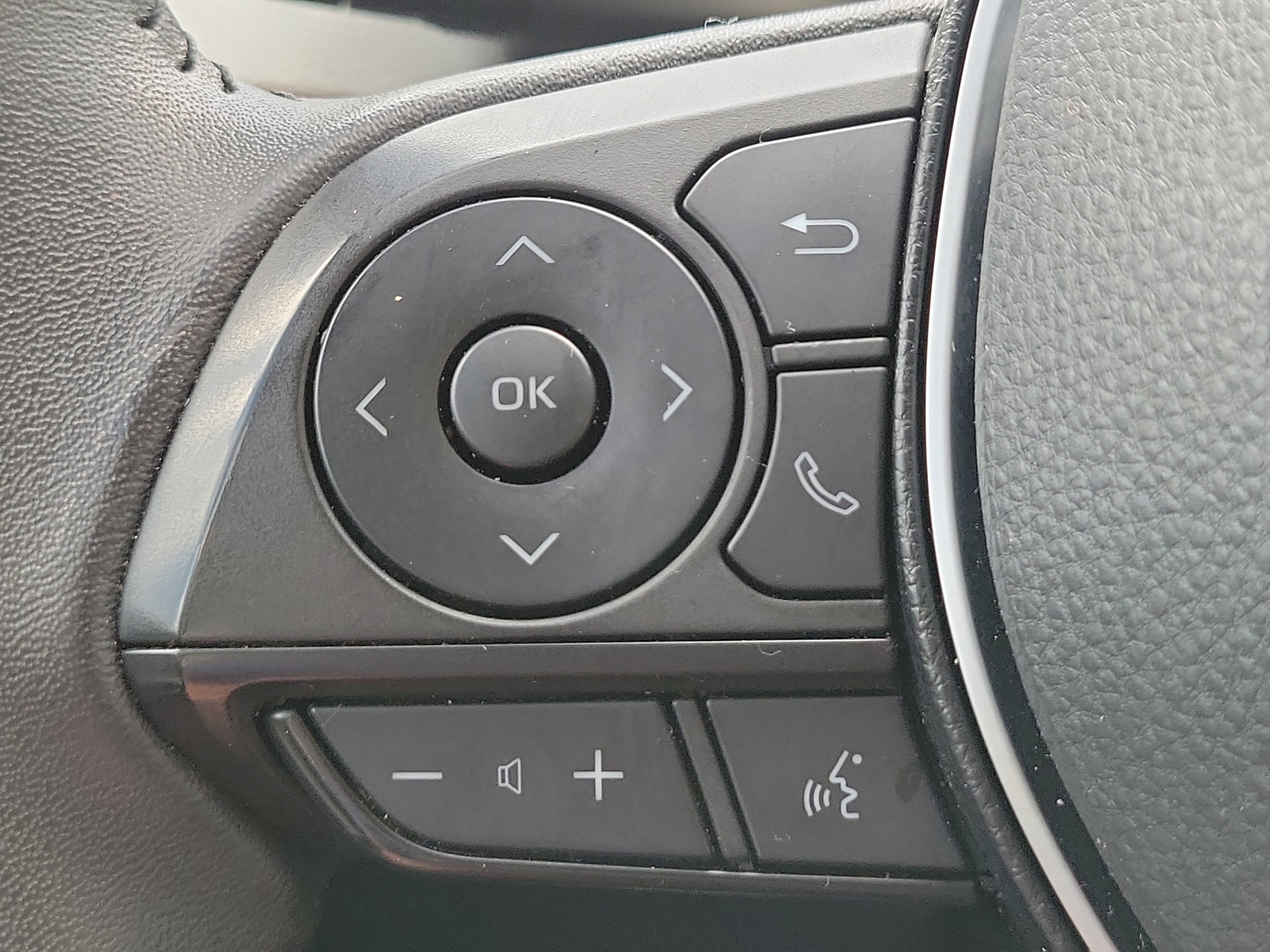 Used 2024 Toyota RAV4 XLE Premium AWD/4WD image 25