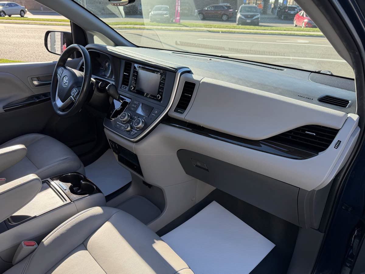 Used 2020 Toyota Sienna XLE Premium AWD/4WD image 22
