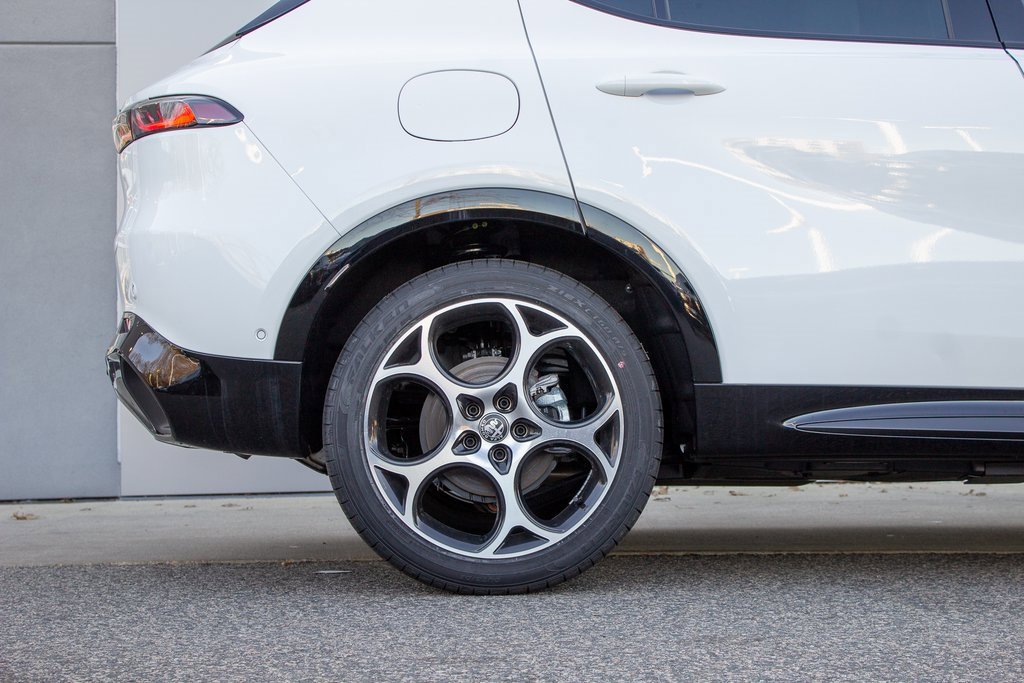 Used 2025 Alfa Romeo Tonale w/ Premium Package image 6