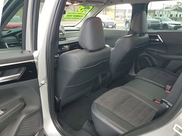 Used 2023 Mitsubishi Outlander SE image 29