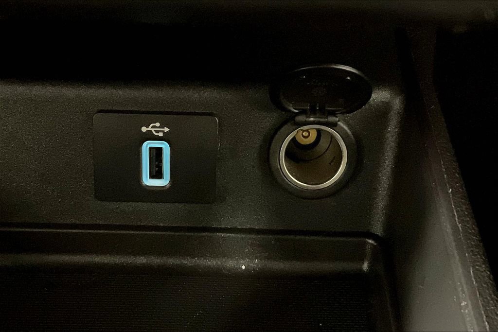 Used 2017 Ford Fusion SE w/ Equipment Group 201A image 30