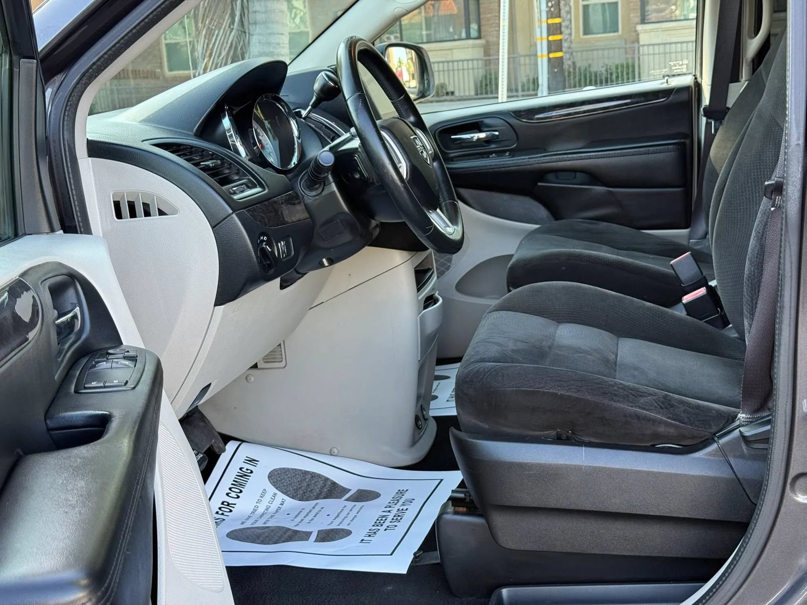 Used 2015 Dodge Grand Caravan American Value Package w/ UConnect Hands-Free Group FWD image 15