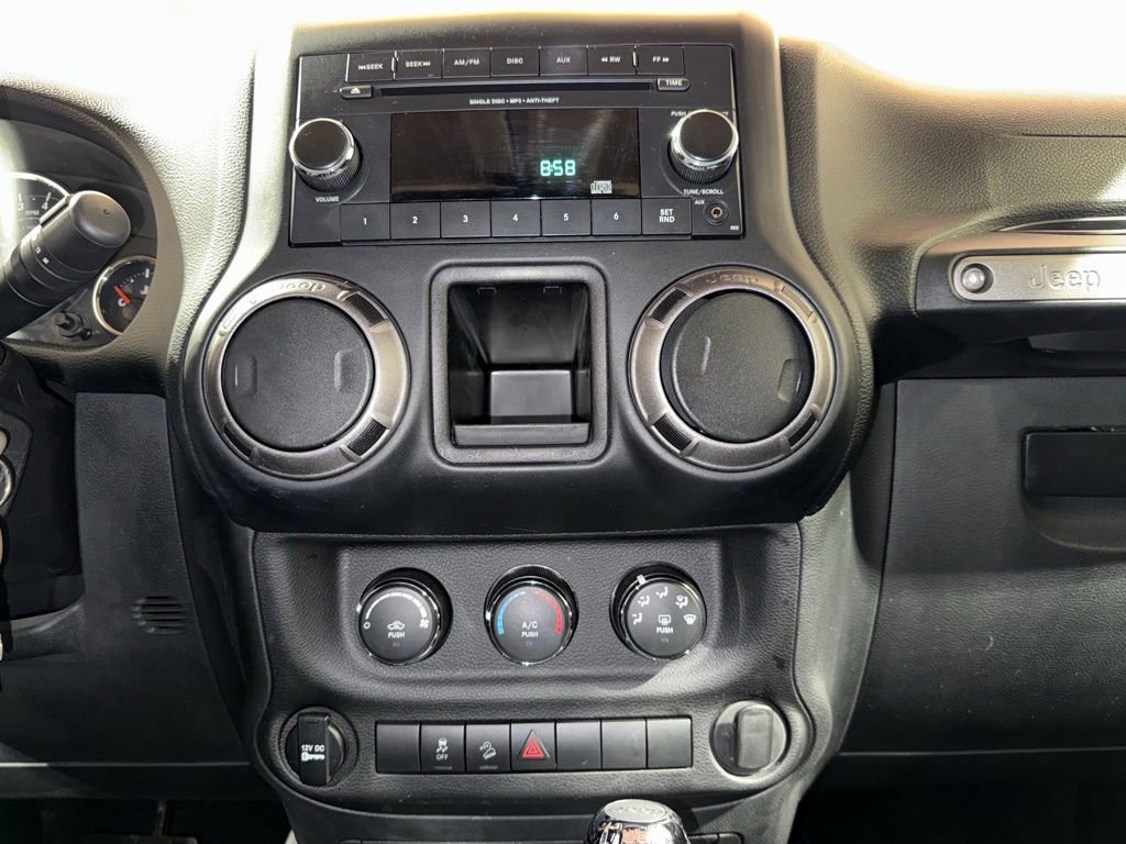 Used 2018 Jeep Wrangler Unlimited Sport w/ Connectivity Group AWD/4WD image 25