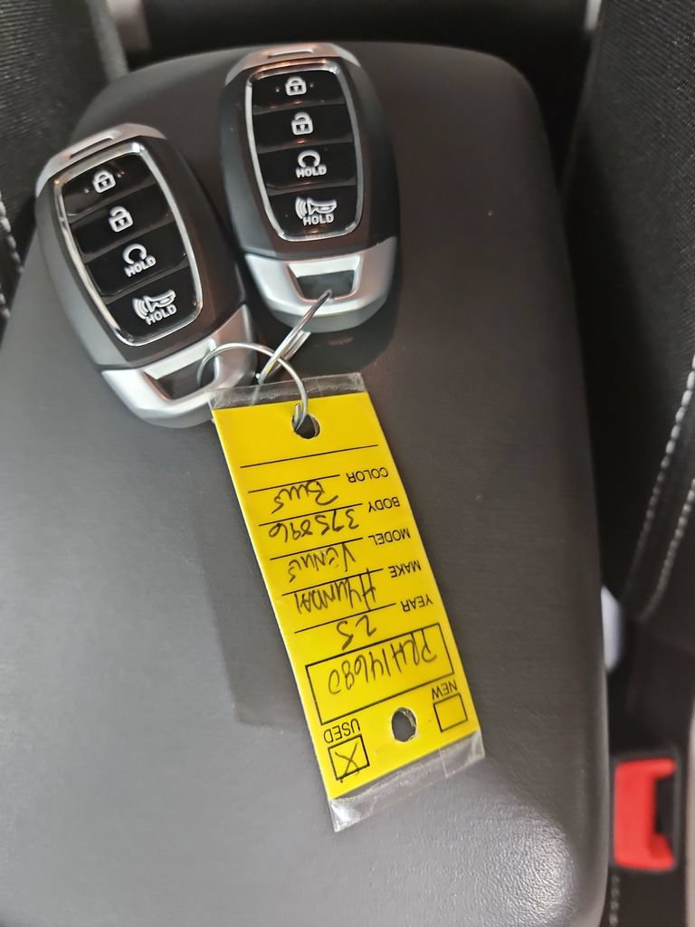 Certified 2025 Hyundai Venue SEL FWD image 30