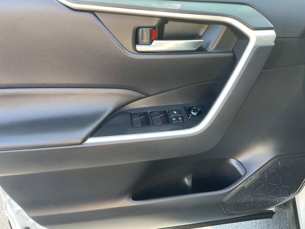 Used 2021 Toyota RAV4 XLE w/ XLE Grade Weather Package AWD/4WD image 18