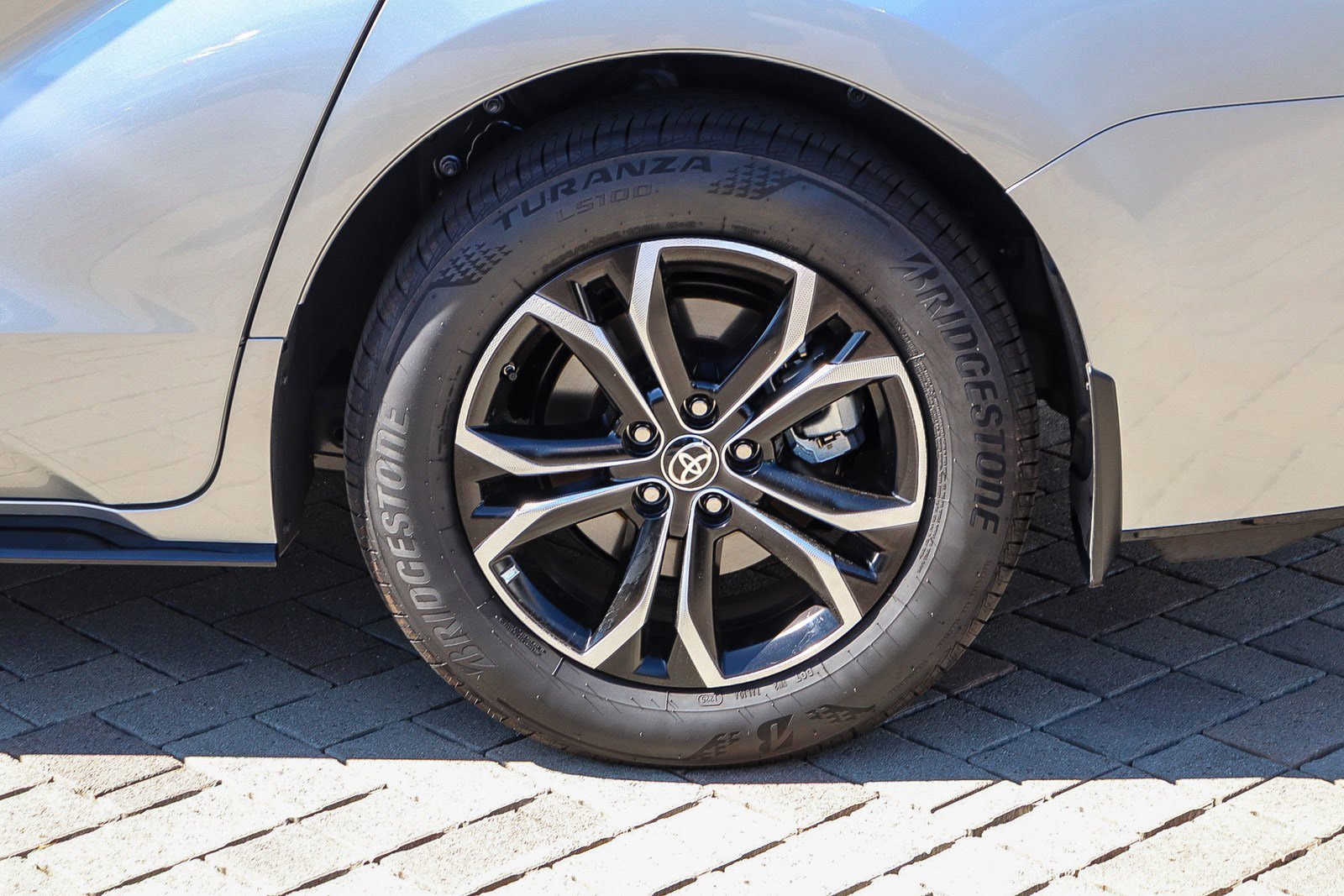 Used 2025 Toyota Sienna Platinum image 11