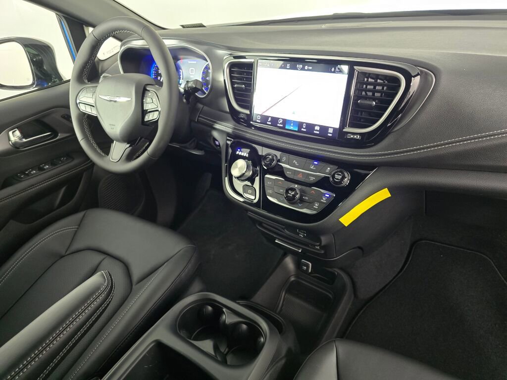 New 2026 Chrysler Pacifica Select AWD/4WD image 45