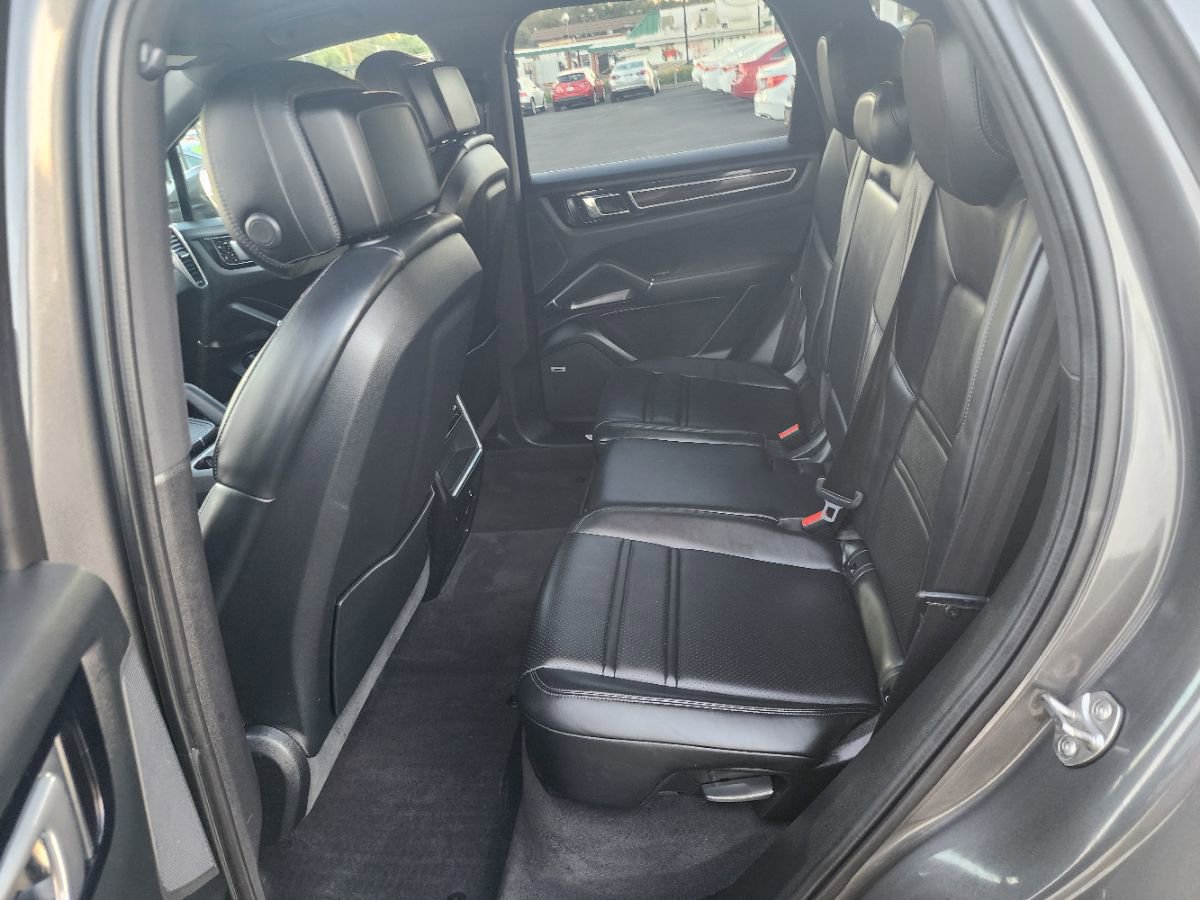 Used 2021 Porsche Cayenne image 11