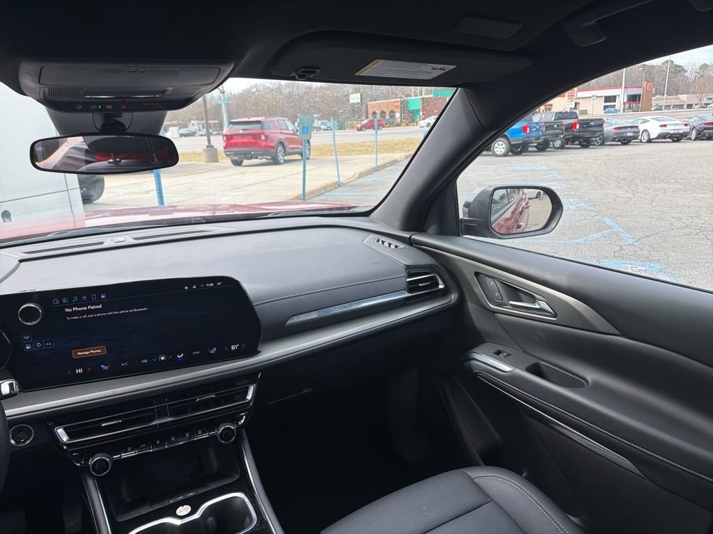 Used 2025 Chevrolet Traverse LT image 10