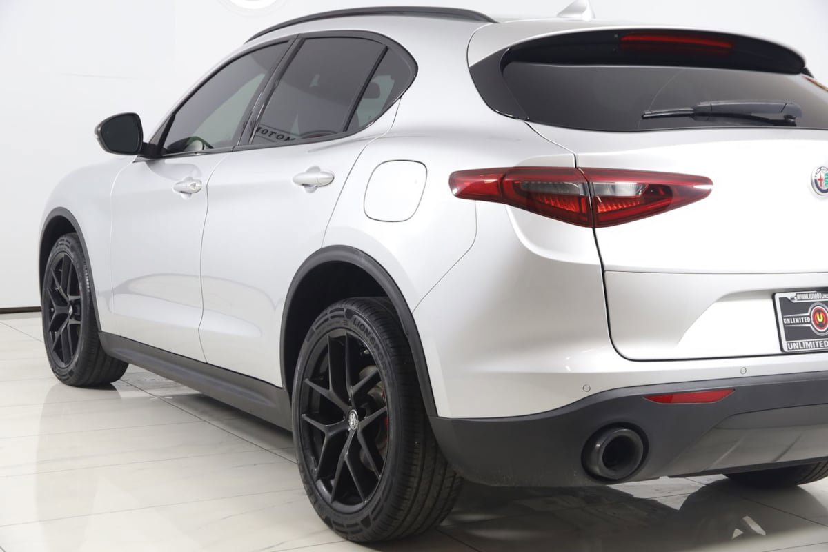 Used 2020 Alfa Romeo Stelvio w/ Nero Edizione RWD image 23