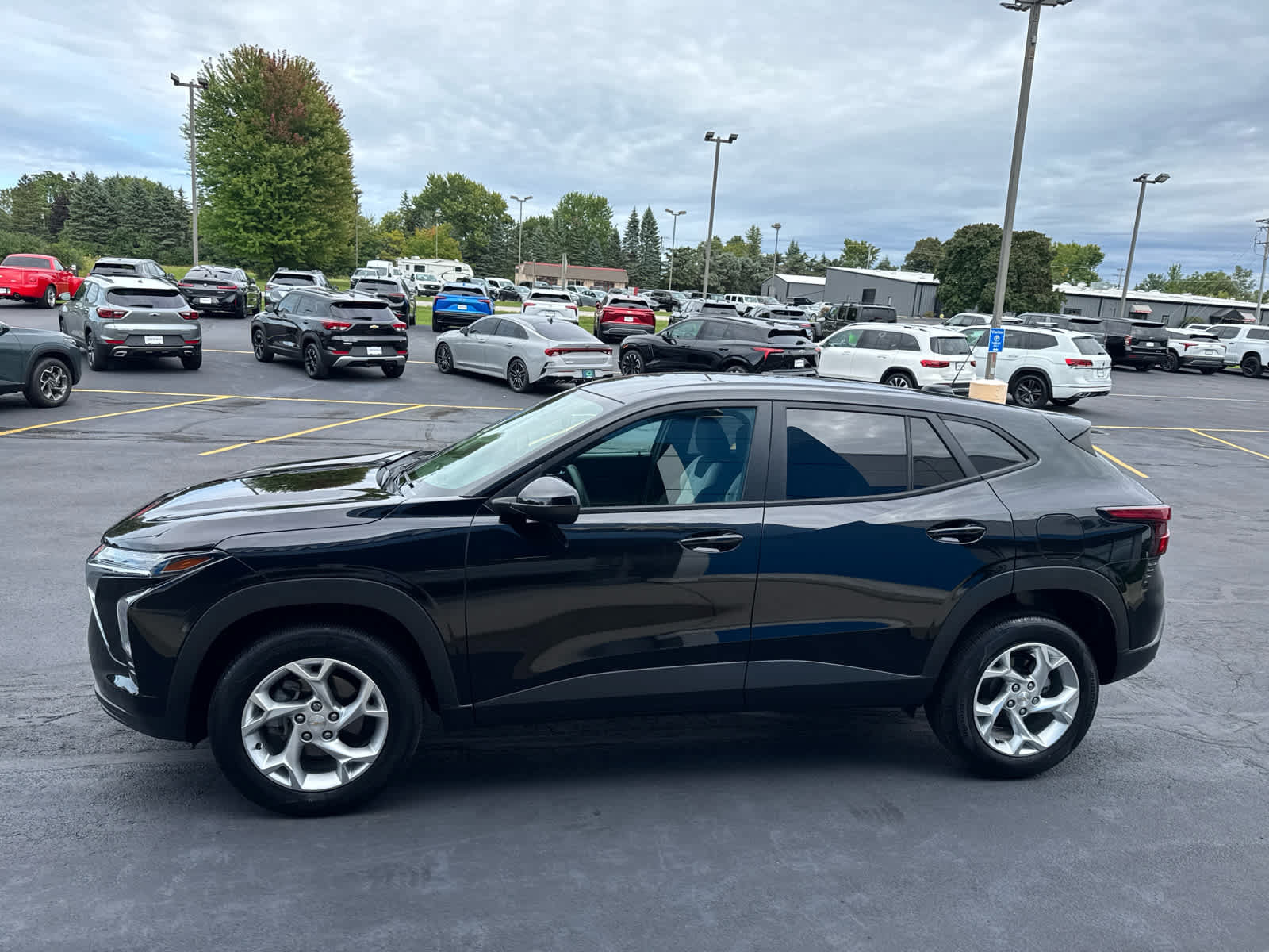 Used 2024 Chevrolet Trax LS w/ LS Convenience Package FWD image 10
