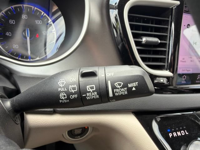 Used 2023 Chrysler Pacifica Touring-L FWD image 52