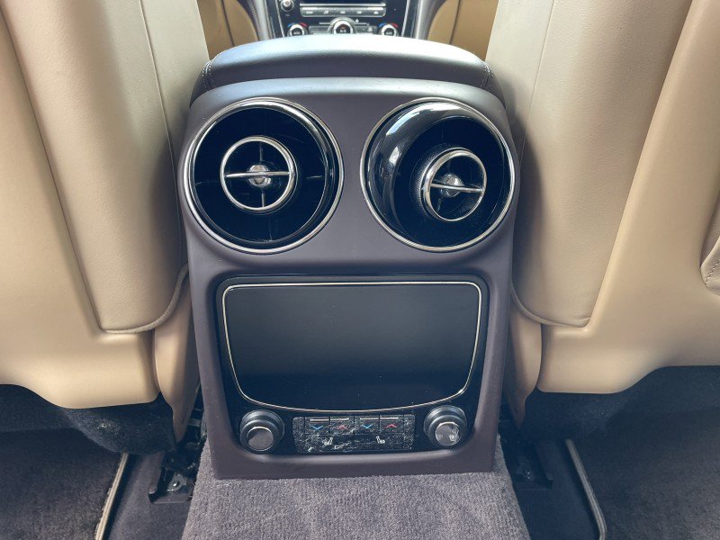 Used 2012 Jaguar XJ image 14